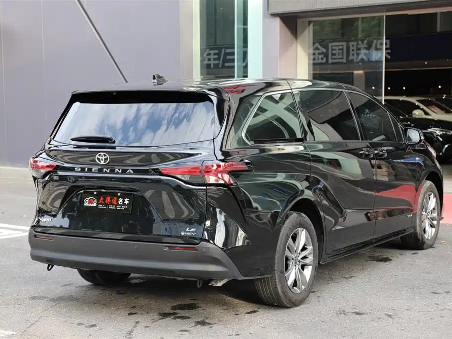 TOYOTA SIENNA SIENNA 2025