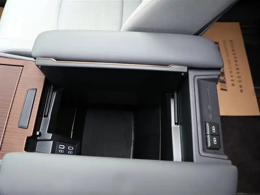 TOYOTA SIENNA SIENNA 2025