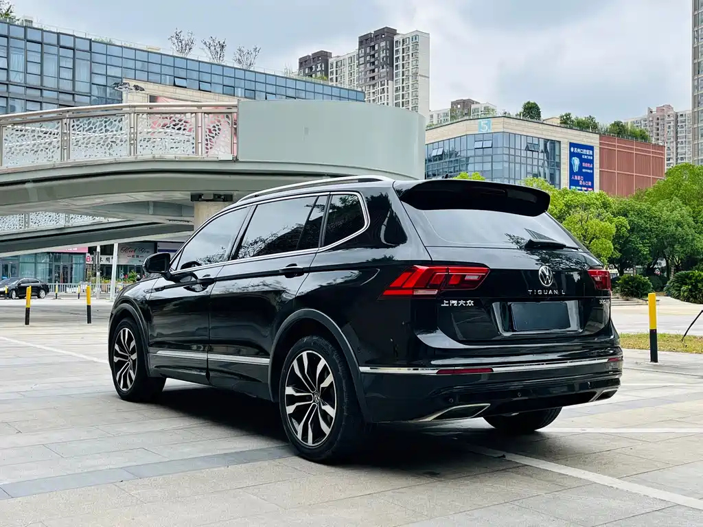 VOLKSWAGEN TIGUAN L 2021