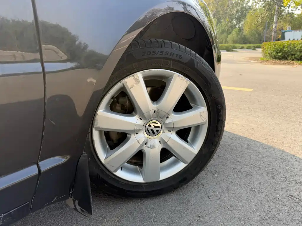 VOLKSWAGEN PASSAT LINGYU 2009