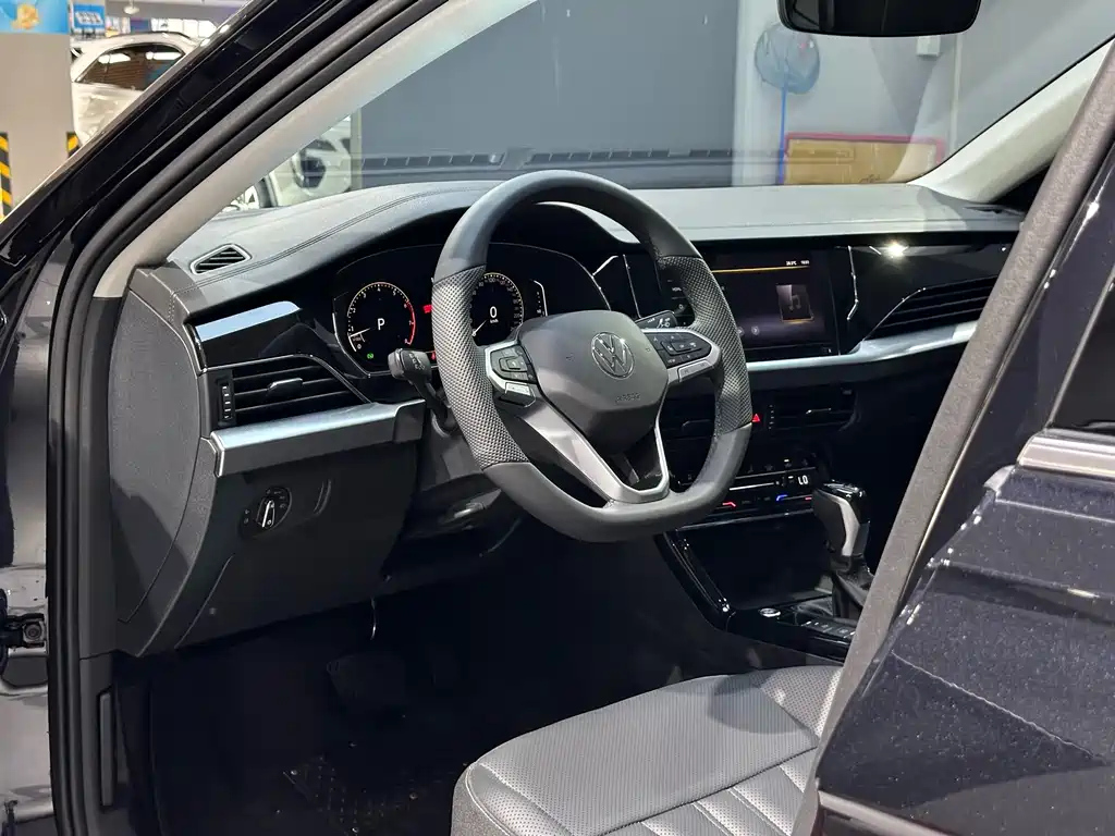 VOLKSWAGEN PASSAT 2025