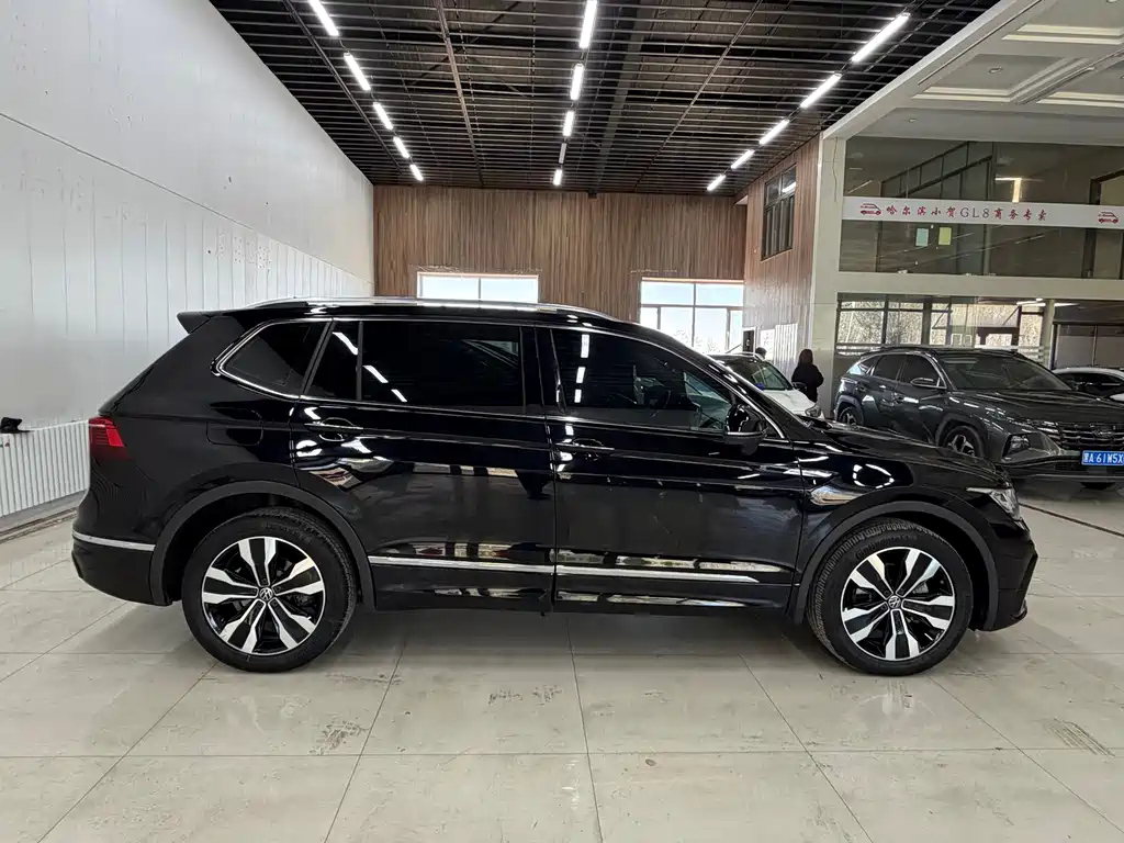 VOLKSWAGEN TIGUAN L 2021