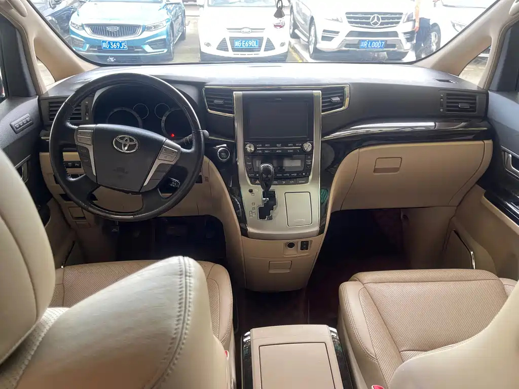 TOYOTA ALPHARD 2012