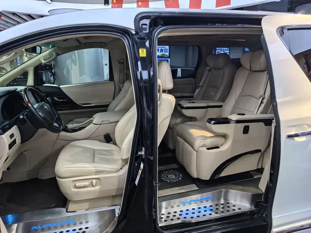 TOYOTA ALPHARD 2011