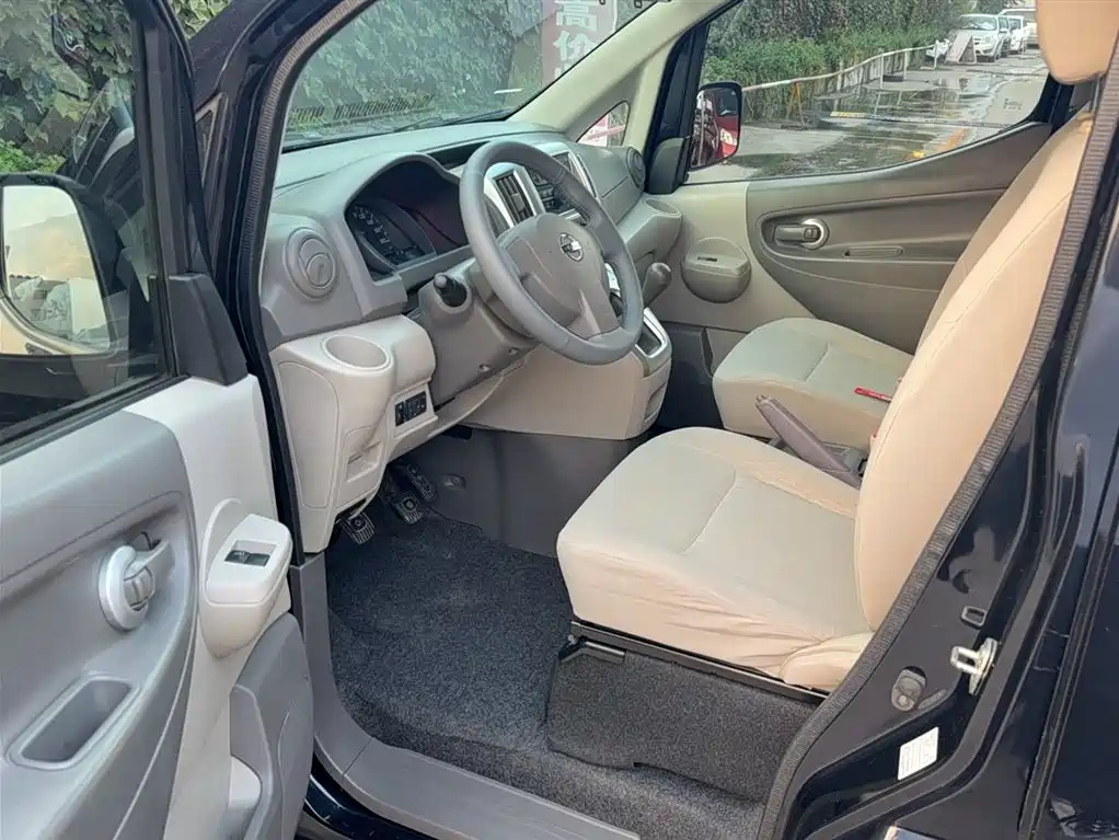 NISSAN NV200 2018