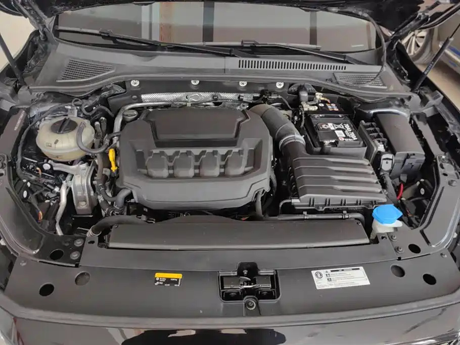 VOLKSWAGEN PASSAT 2024