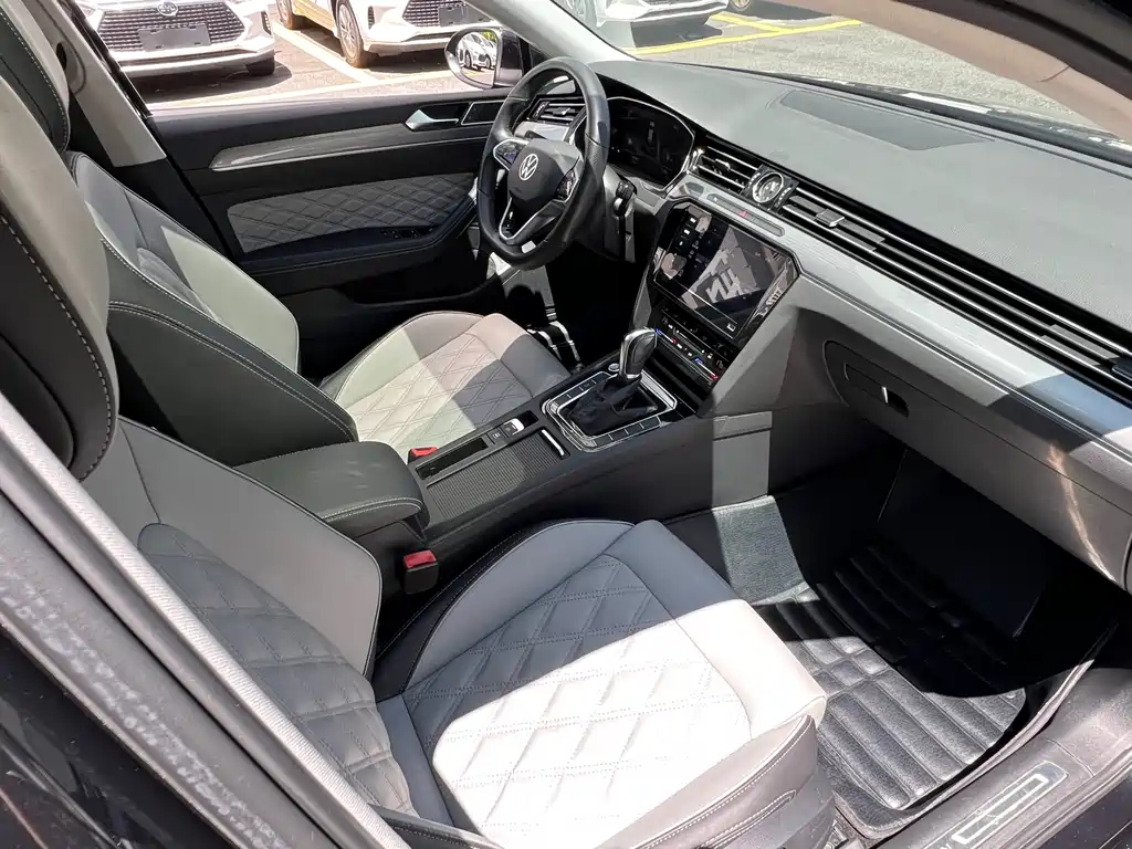VOLKSWAGEN MAGOTAN 2023