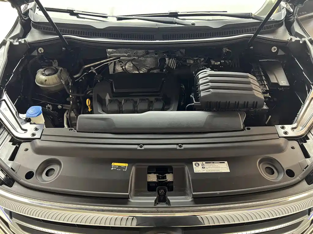 VOLKSWAGEN VILORAN 2023