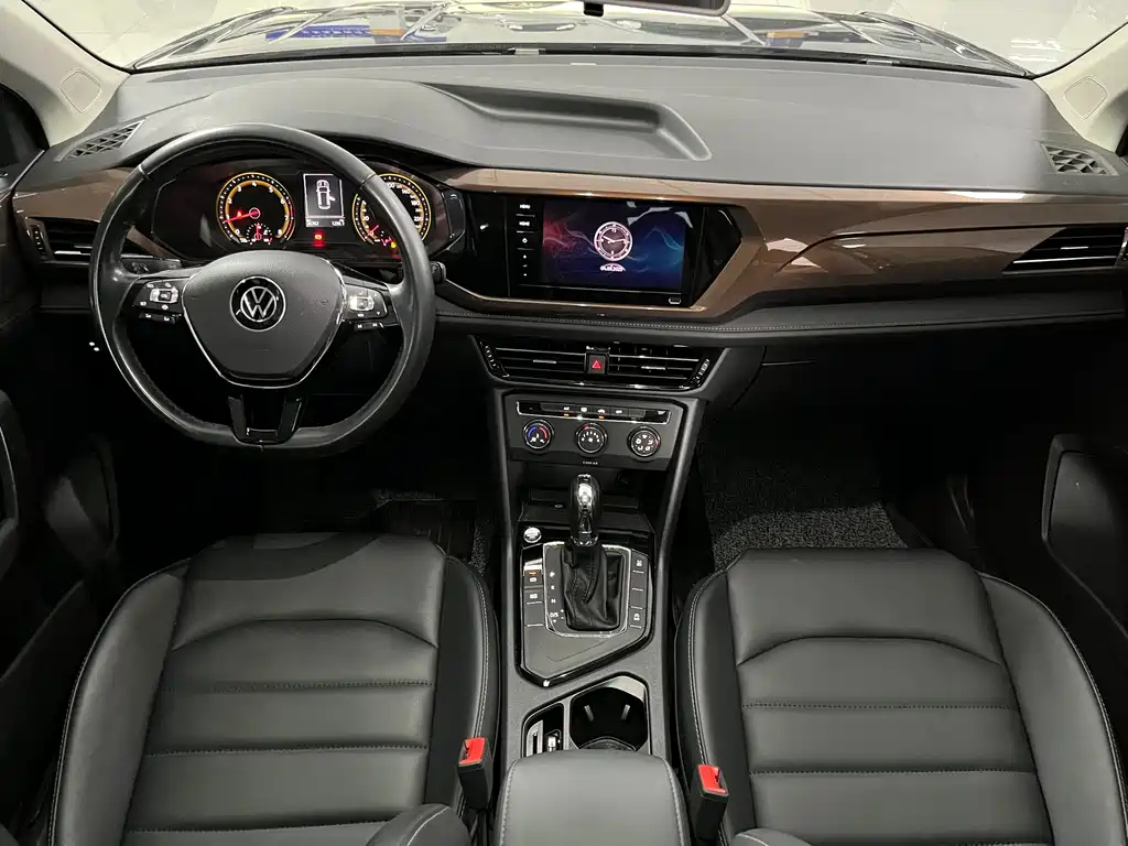 VOLKSWAGEN THARU 2021