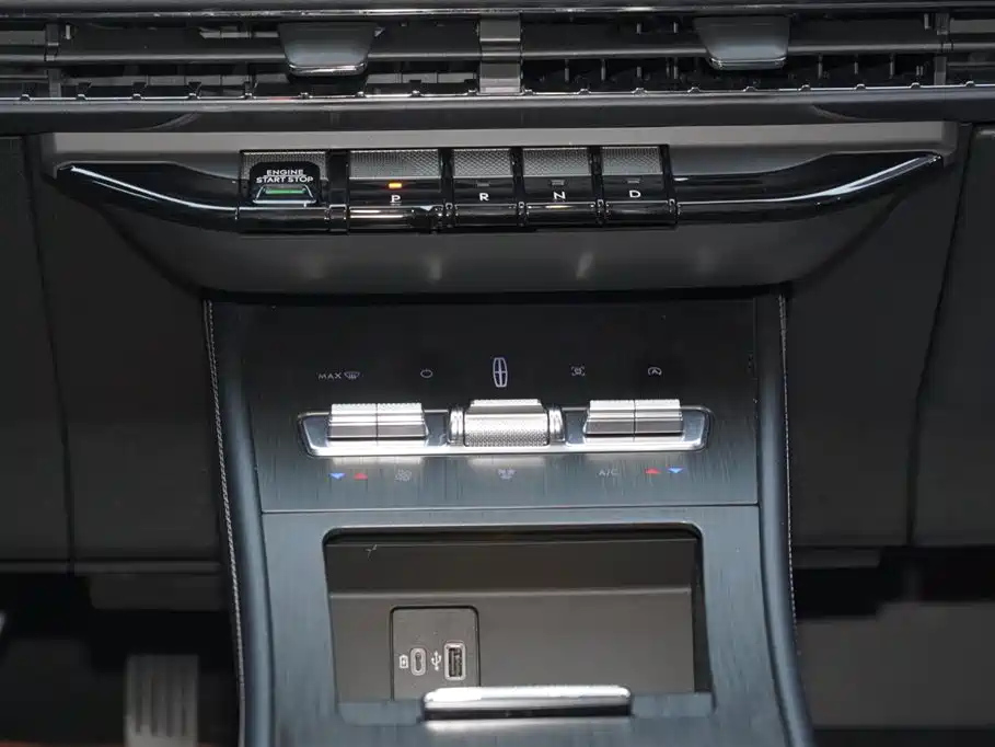 LINCOLN ADVENTURER 2024