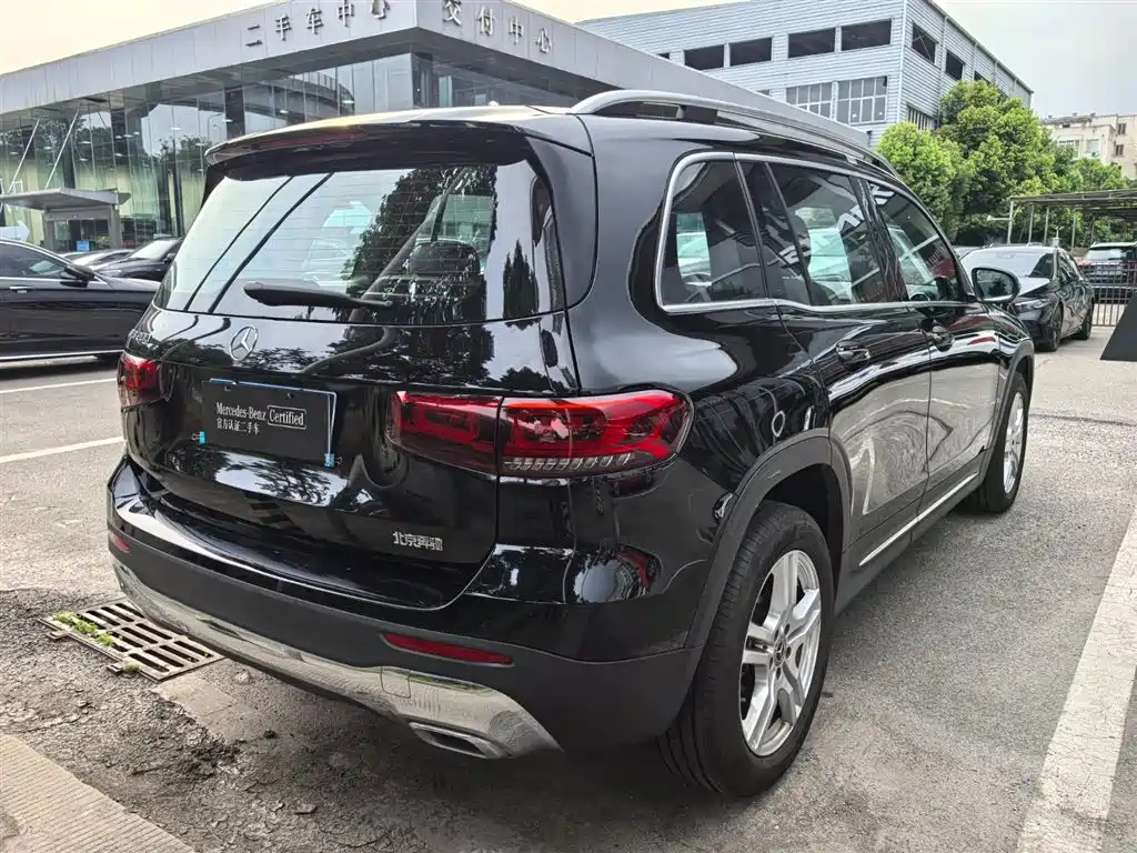 MERCEDES BENZ GLB 2023