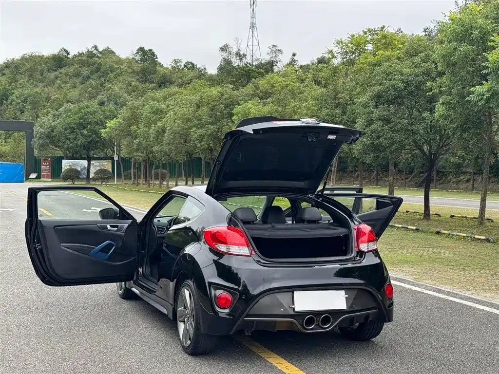 HYUNDAI VELOSTER 2012