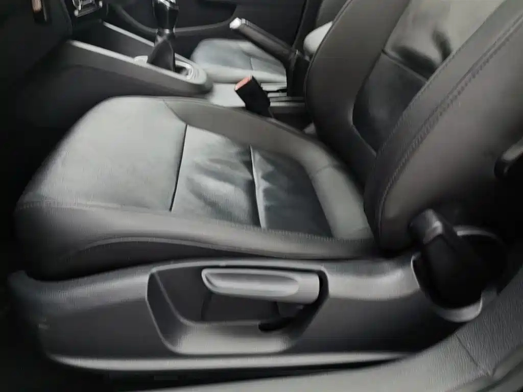 VOLKSWAGEN SAGITAR 2014