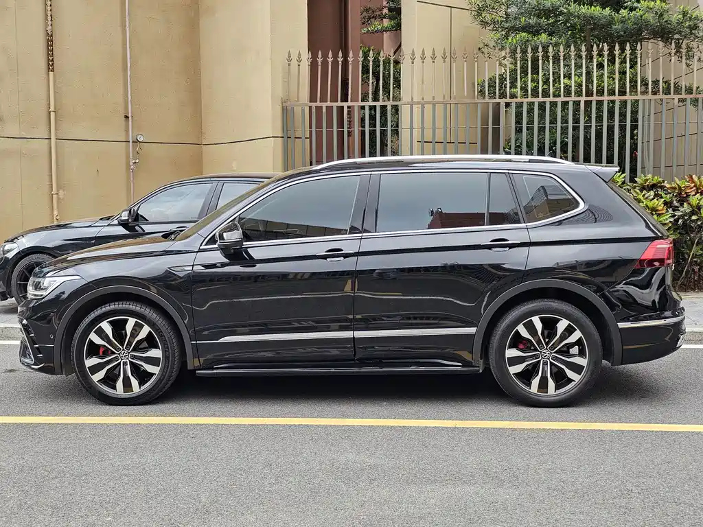VOLKSWAGEN TIGUAN L 2022