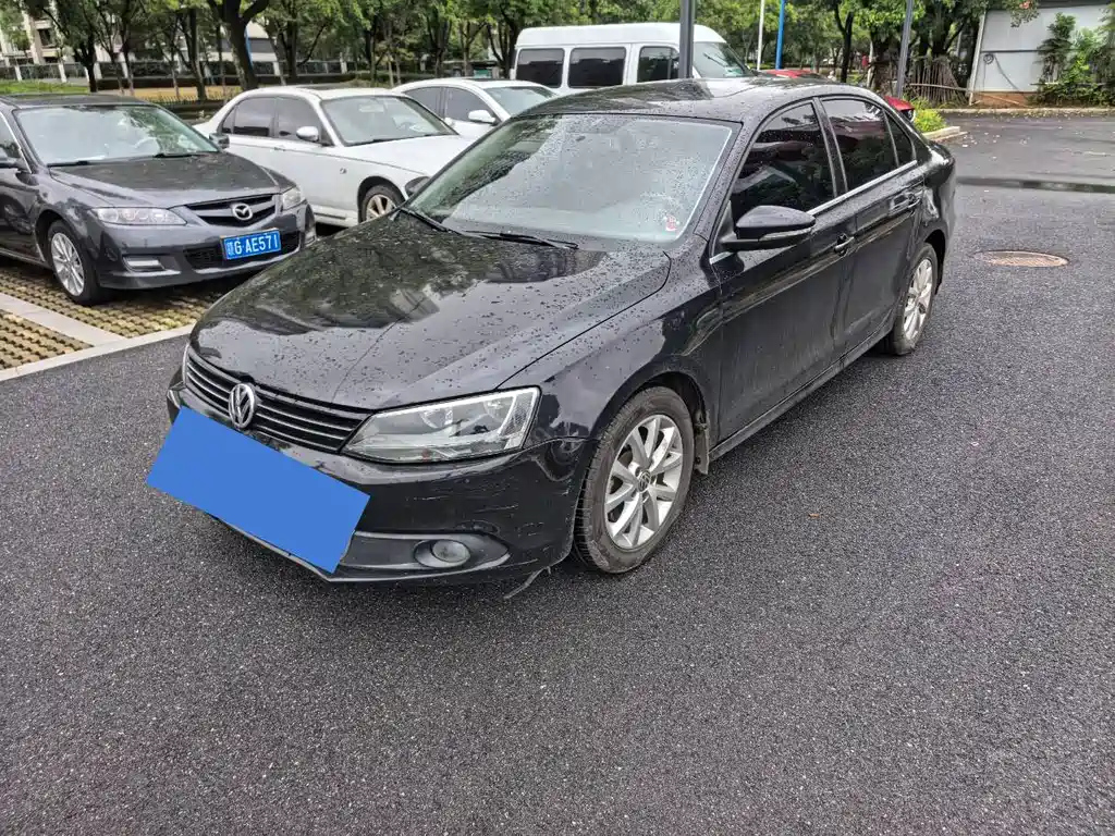 VOLKSWAGEN SAGITAR 2012