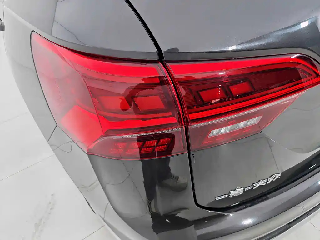 VOLKSWAGEN TAYRON 2021