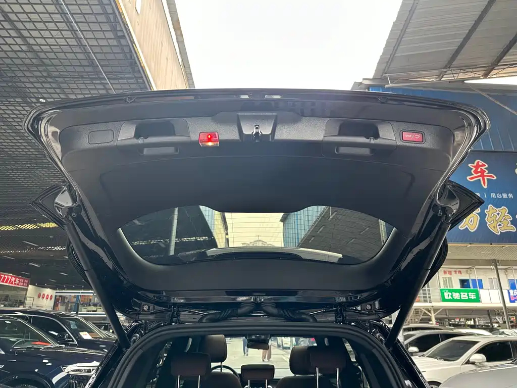 MERCEDES BENZ GLB 2025