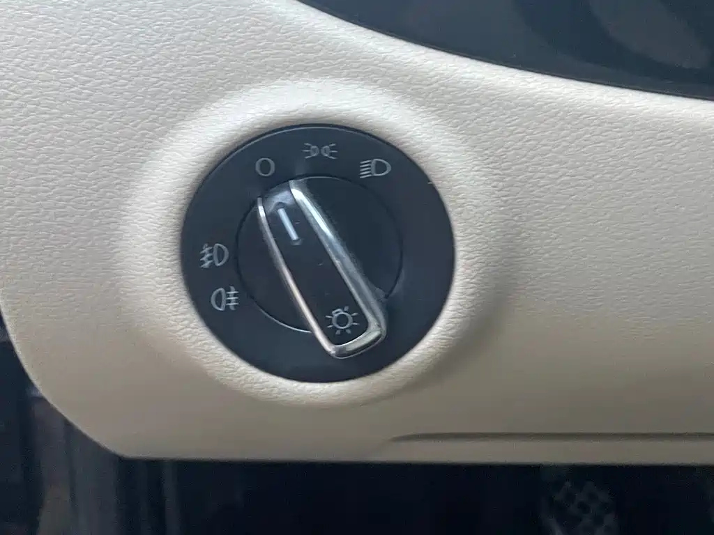 VOLKSWAGEN LAVIDA 2011