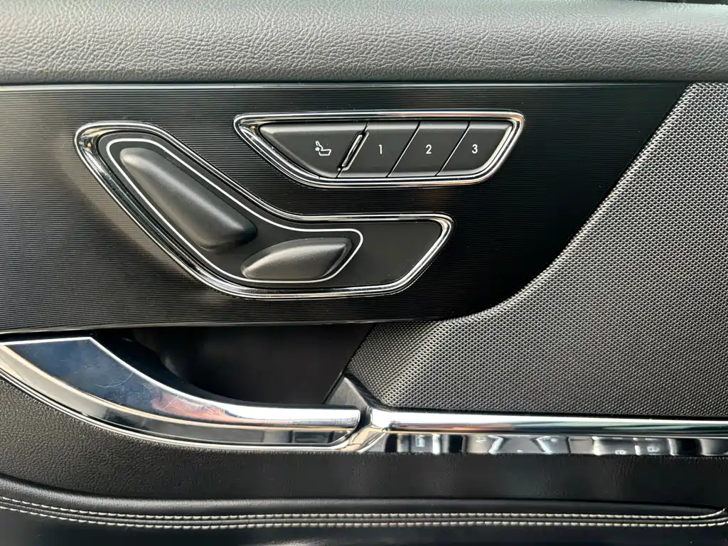 LINCOLN ADVENTURER 2022