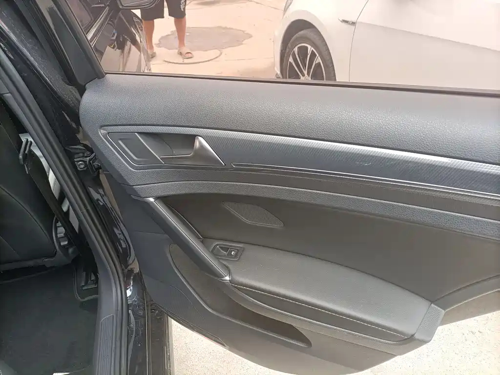 VOLKSWAGEN GOLF 2020