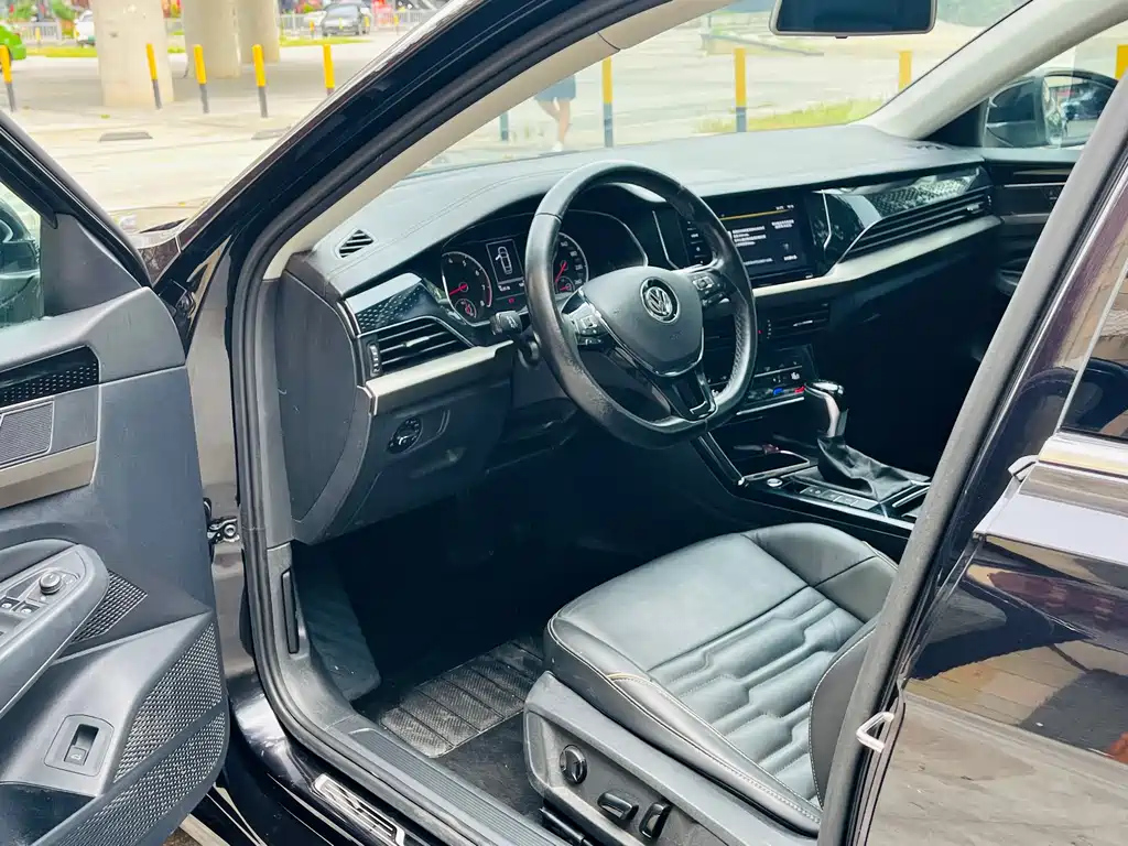 VOLKSWAGEN PASSAT 2020