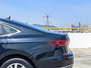 VOLKSWAGEN PASSAT 2023