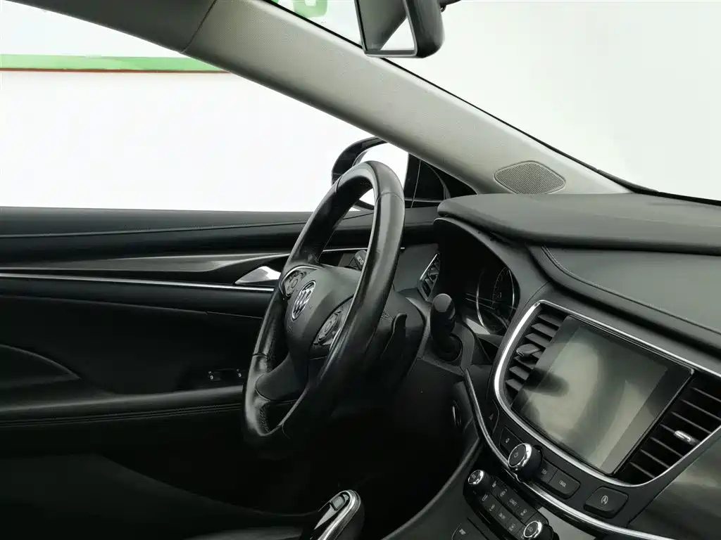 BUICK LACROSSE 2018