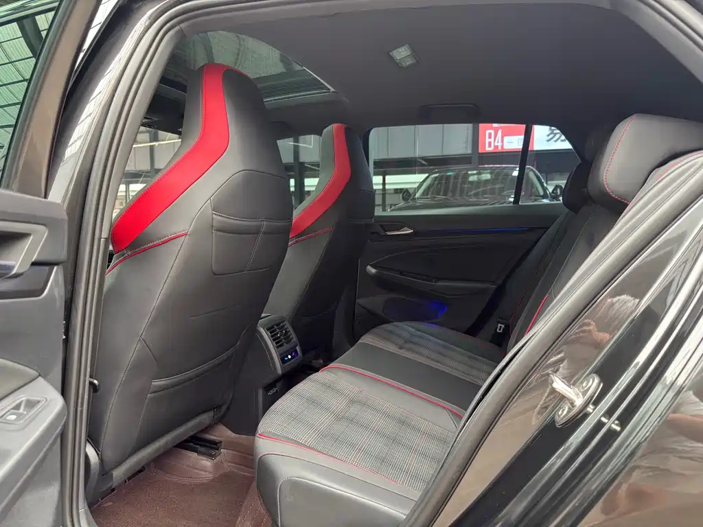 VOLKSWAGEN GOLF GTI 2021