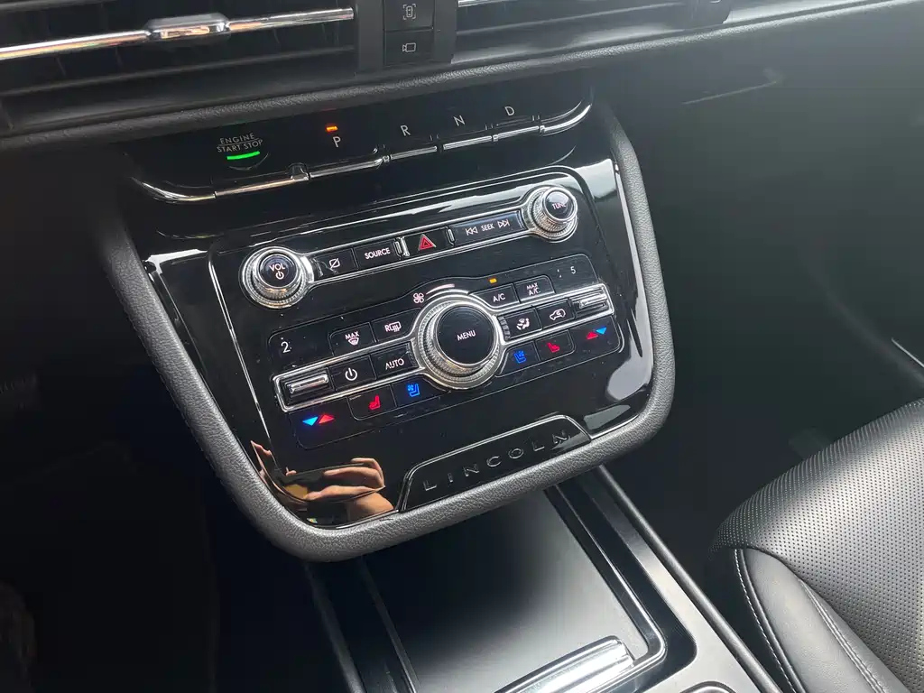 LINCOLN ADVENTURER 2020