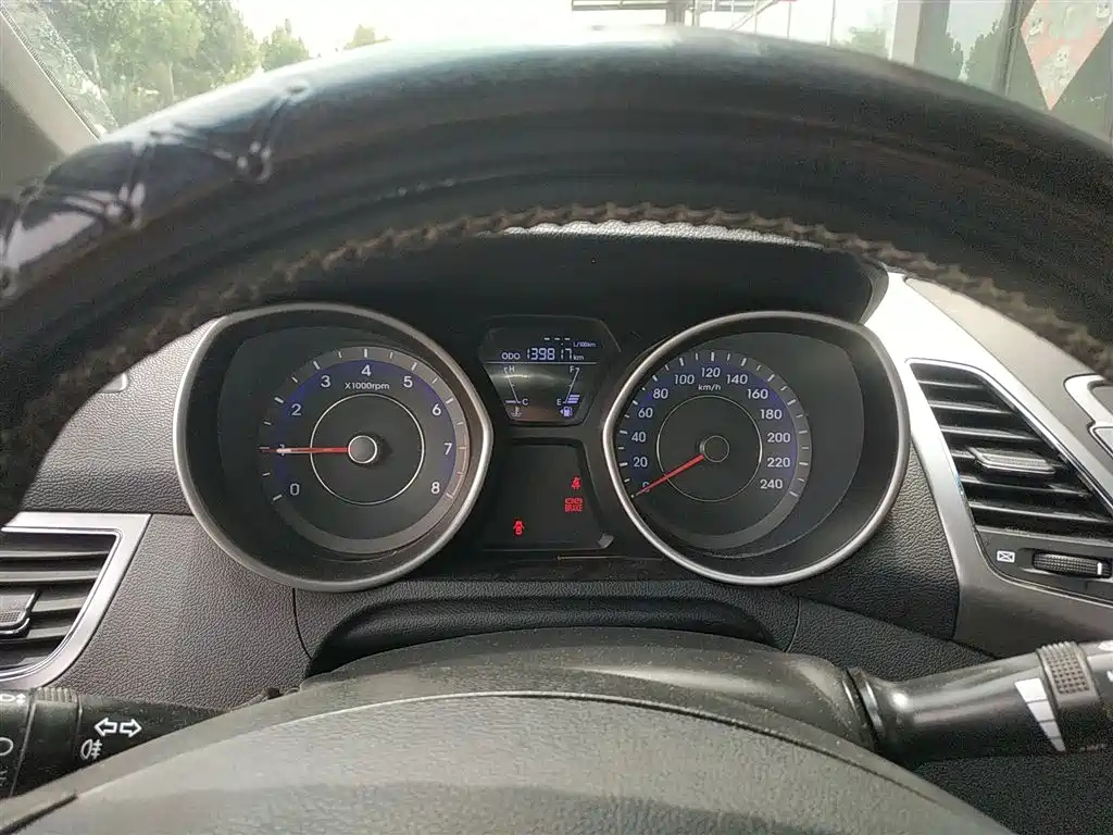 HYUNDAI ELANTRA 2012