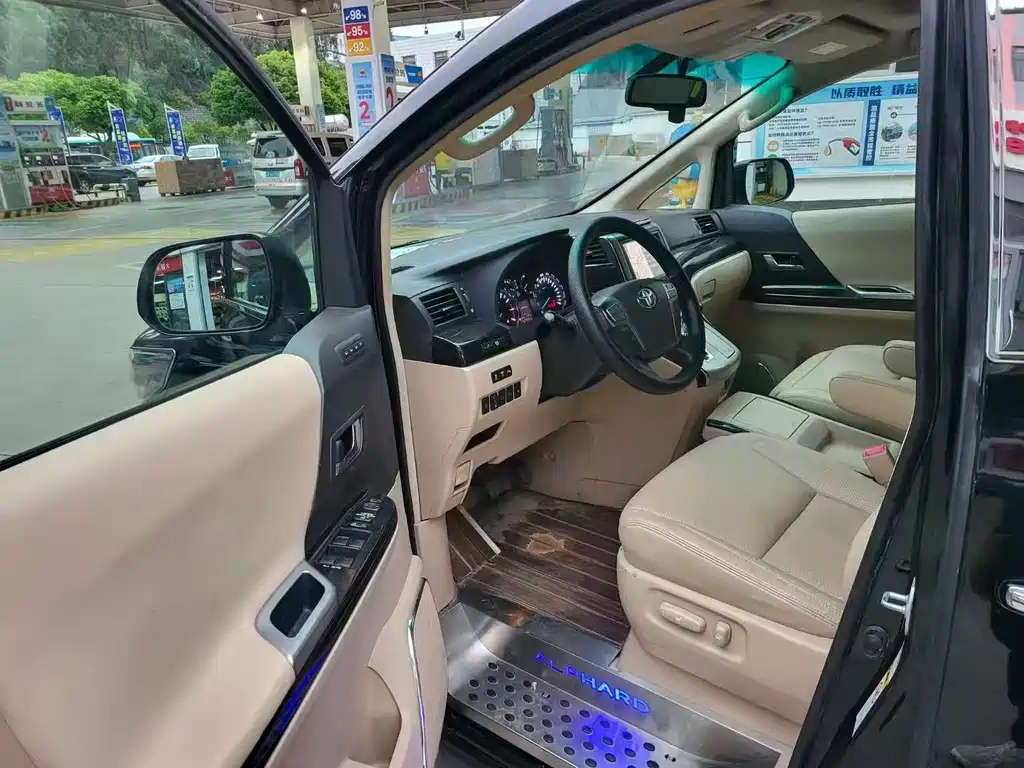 TOYOTA ALPHARD 2012