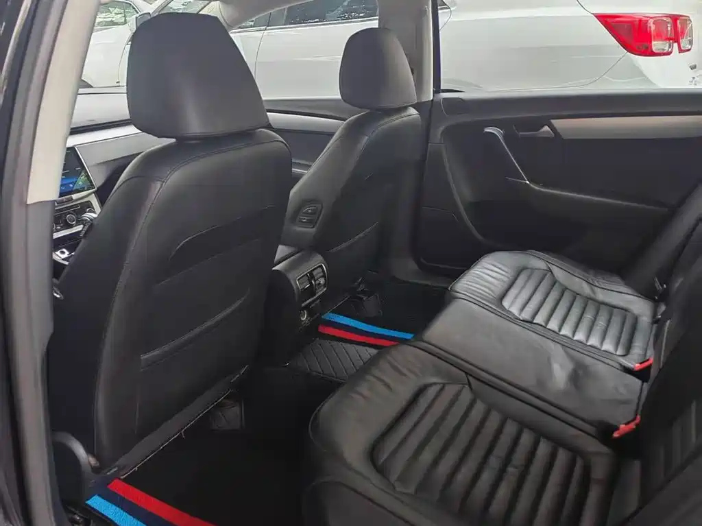 VOLKSWAGEN MAGOTAN 2016