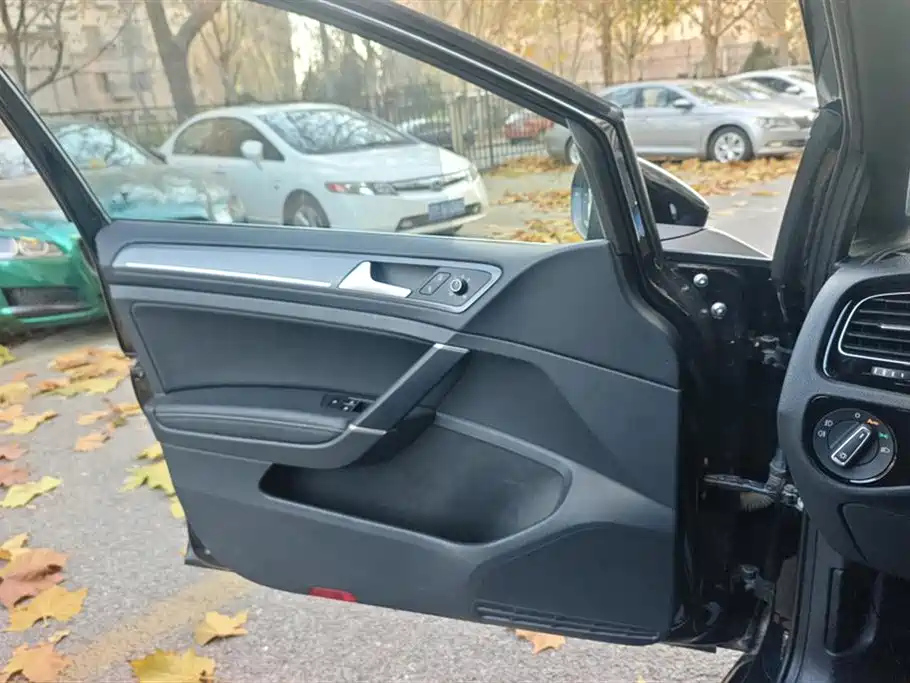 VOLKSWAGEN GOLF 2017