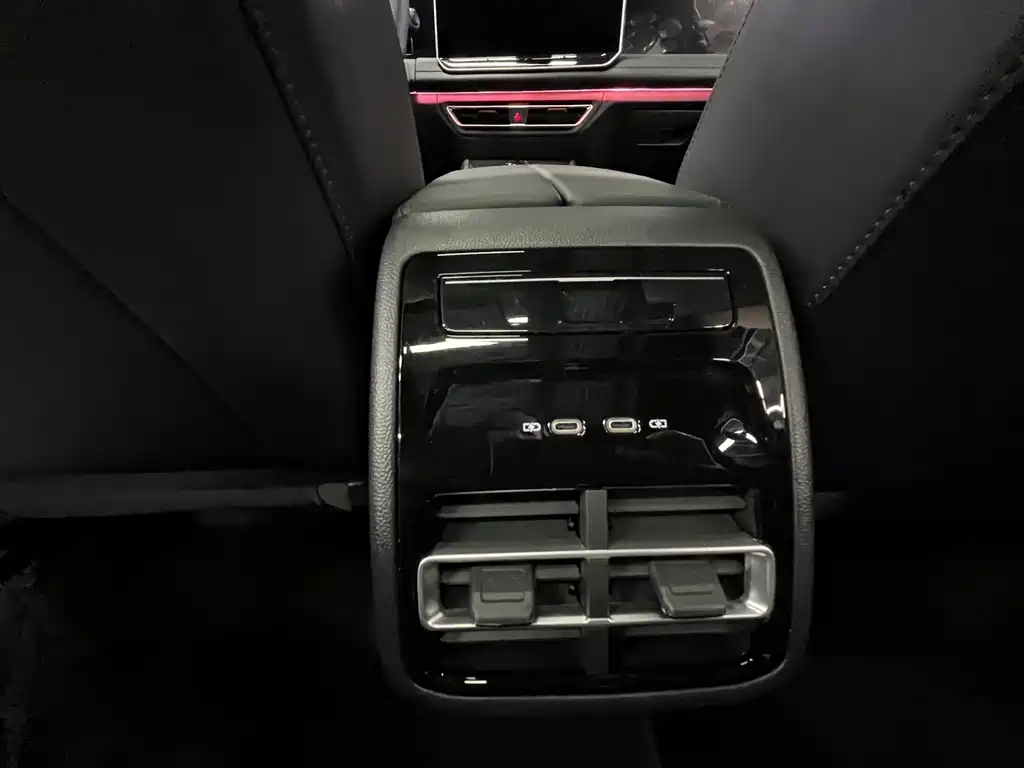 VOLKSWAGEN TIGUAN L 2025