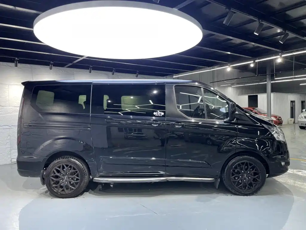 FORD TOUREO 2017