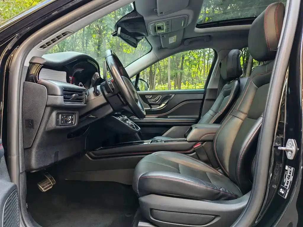 LINCOLN ADVENTURER 2021