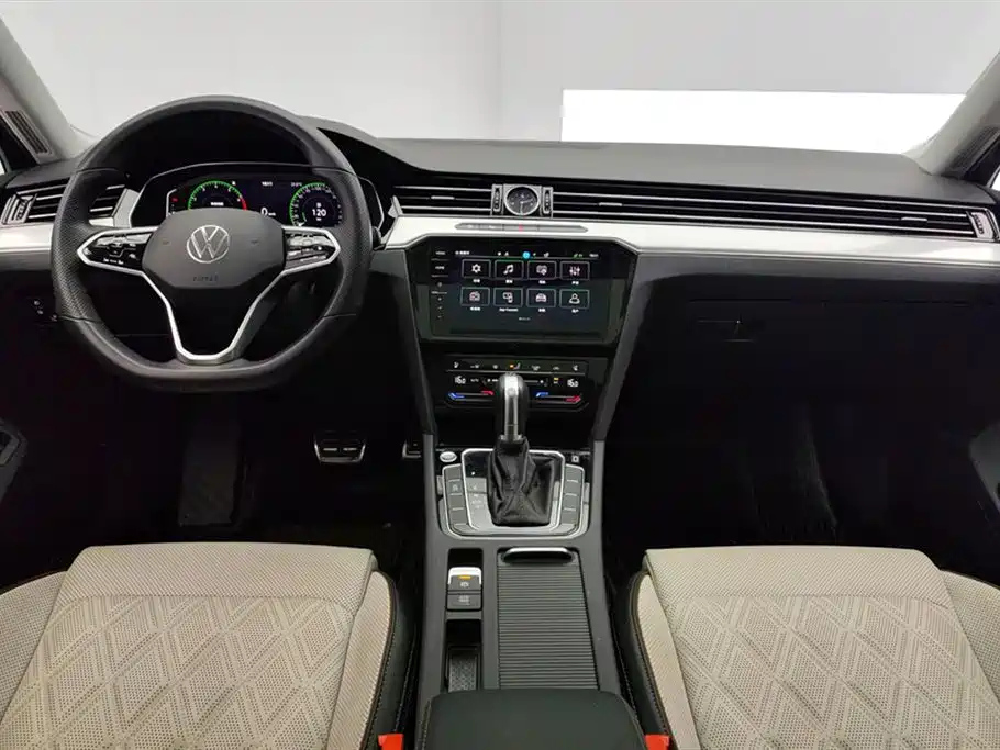 VOLKSWAGEN MAGOTAN 2023