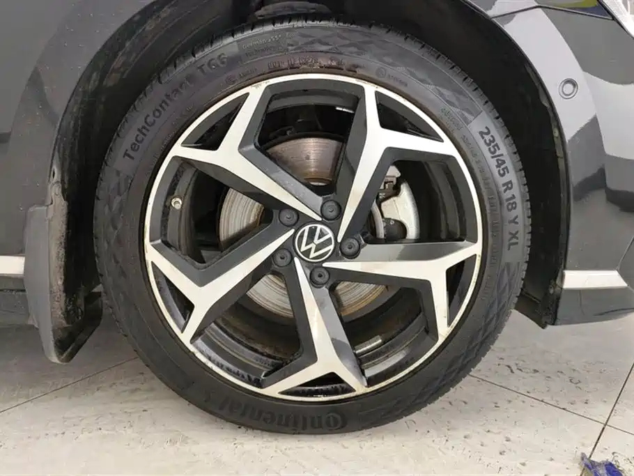 VOLKSWAGEN MAGOTAN 2023