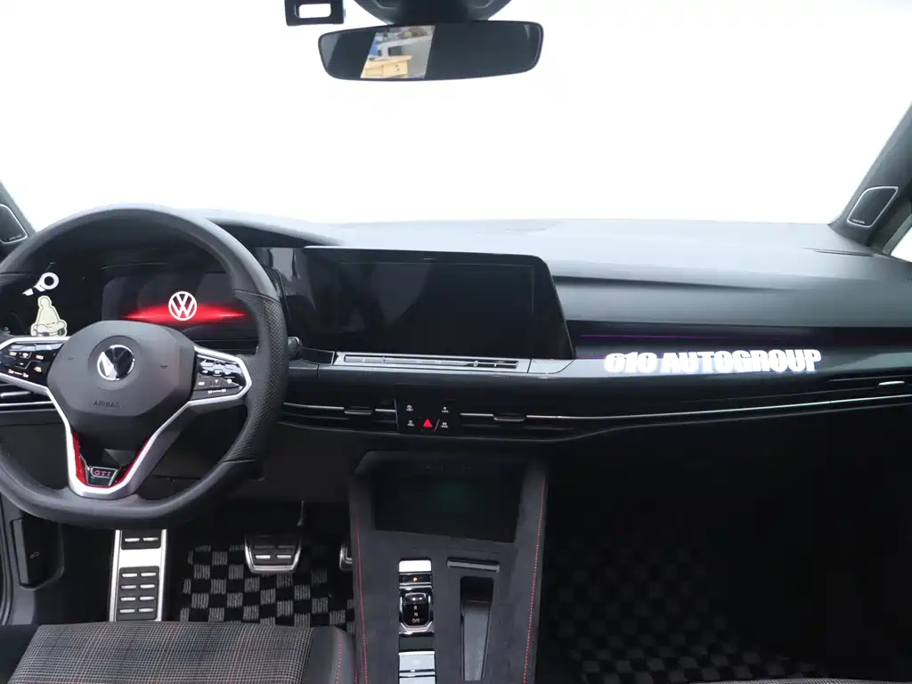 VOLKSWAGEN GOLF GTI 2023