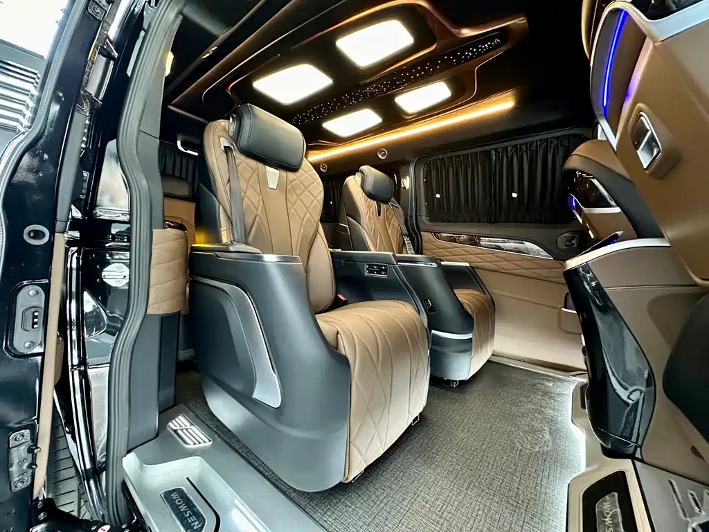 FORD TOUREO 2024