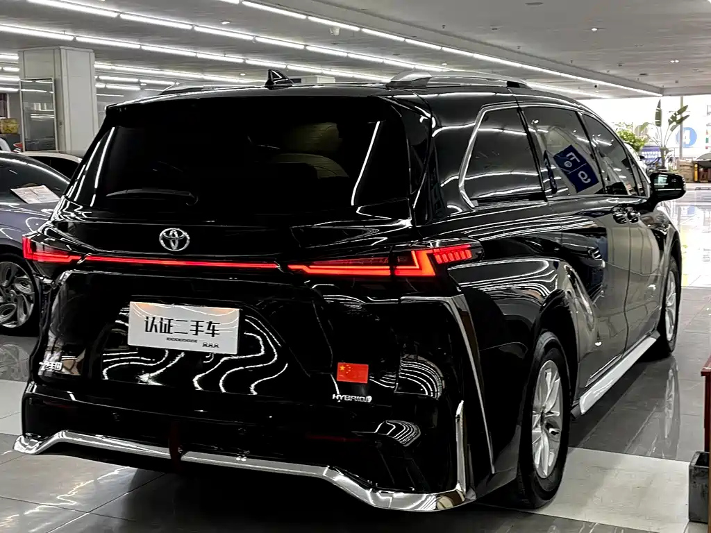 TOYOTA GRANVIA 2023