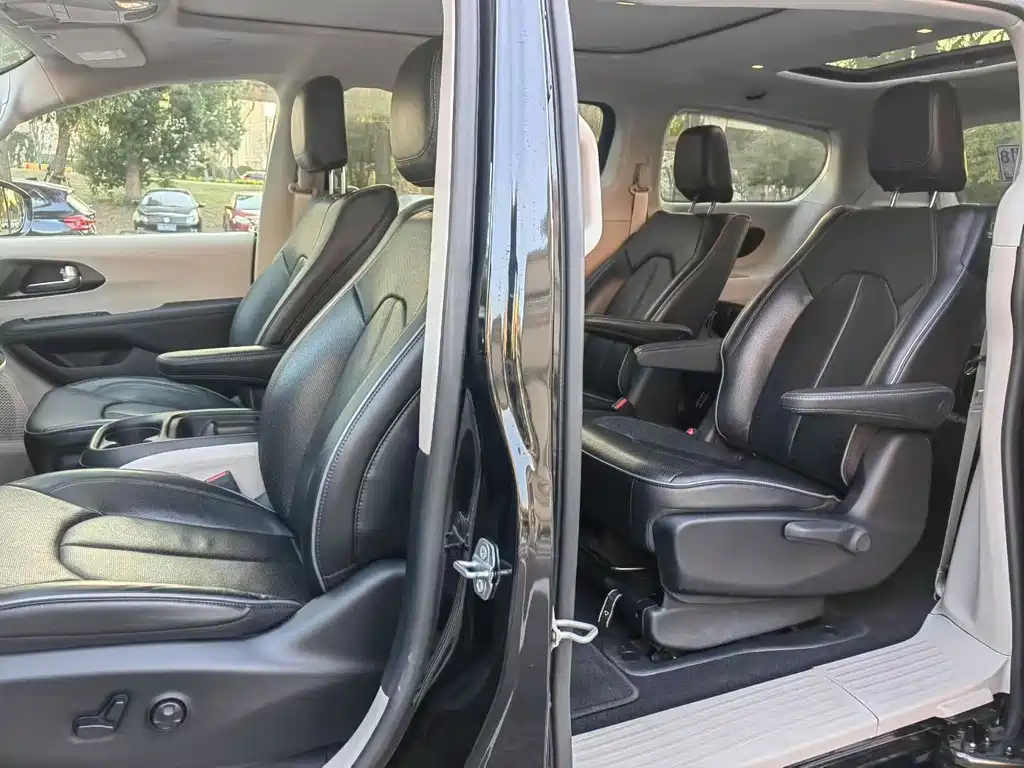 CHRYSLER BIG 捷龙PHEV IMPO 2025