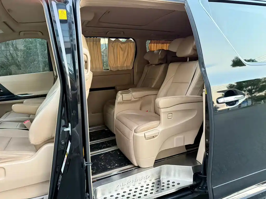 TOYOTA ALPHARD 2015
