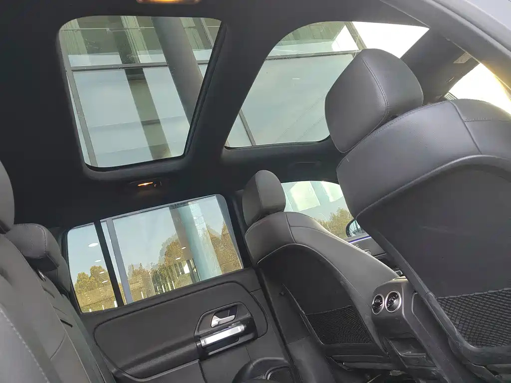 MERCEDES BENZ GLB 2023