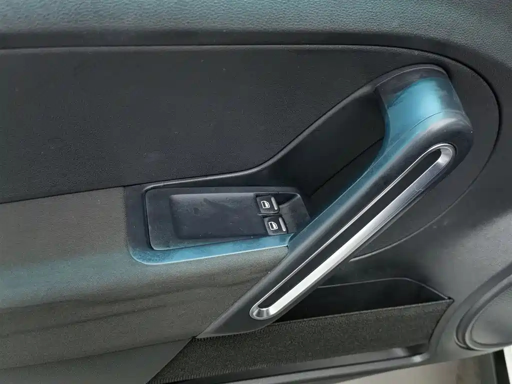 VOLKSWAGEN BEETLE 2014