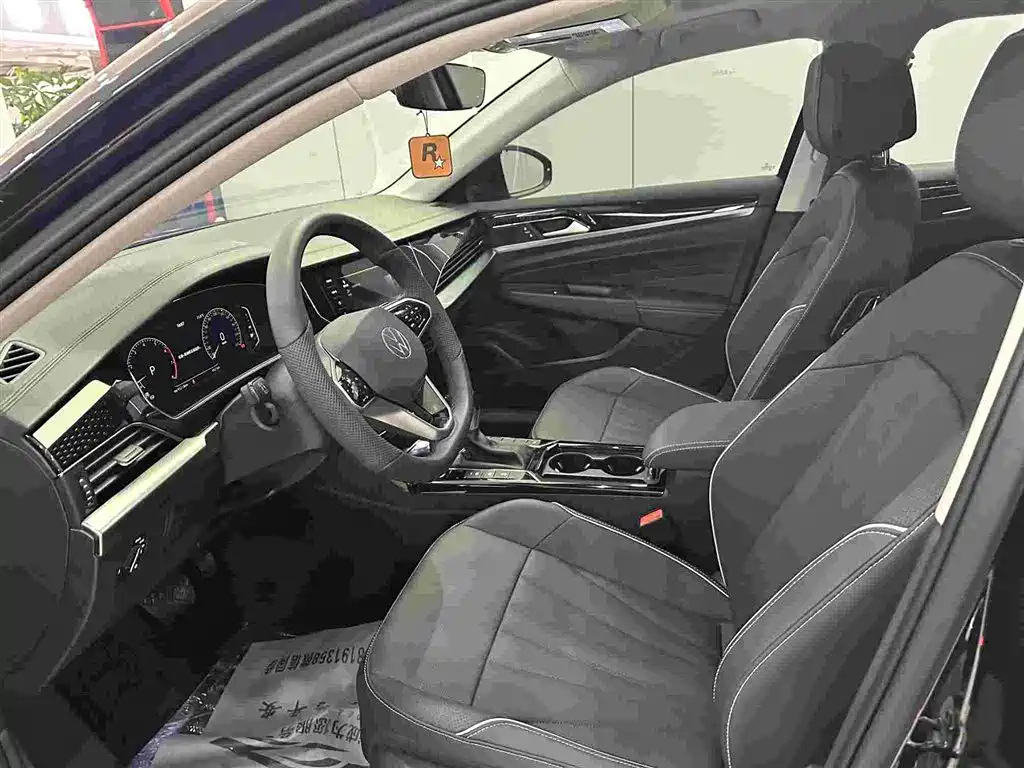 VOLKSWAGEN PASSAT 2024