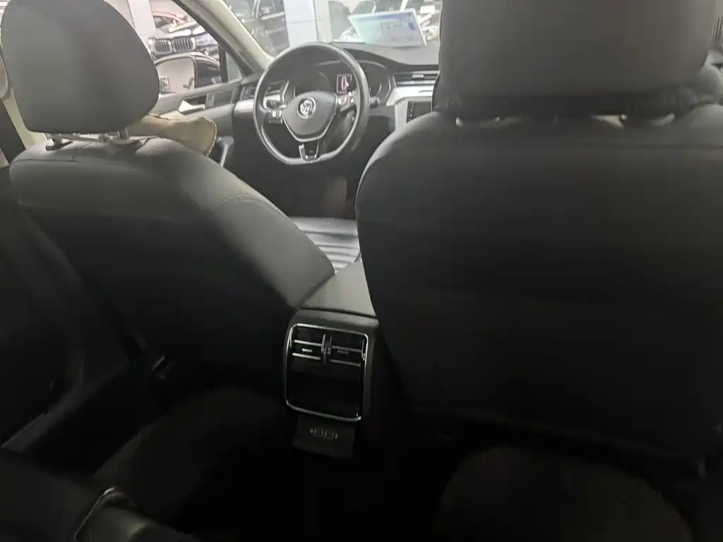 VOLKSWAGEN MAGOTAN 2019