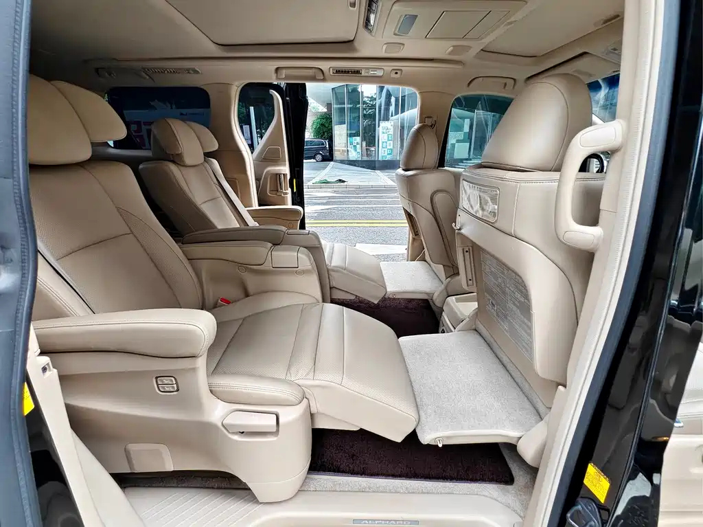 TOYOTA ALPHARD 2012