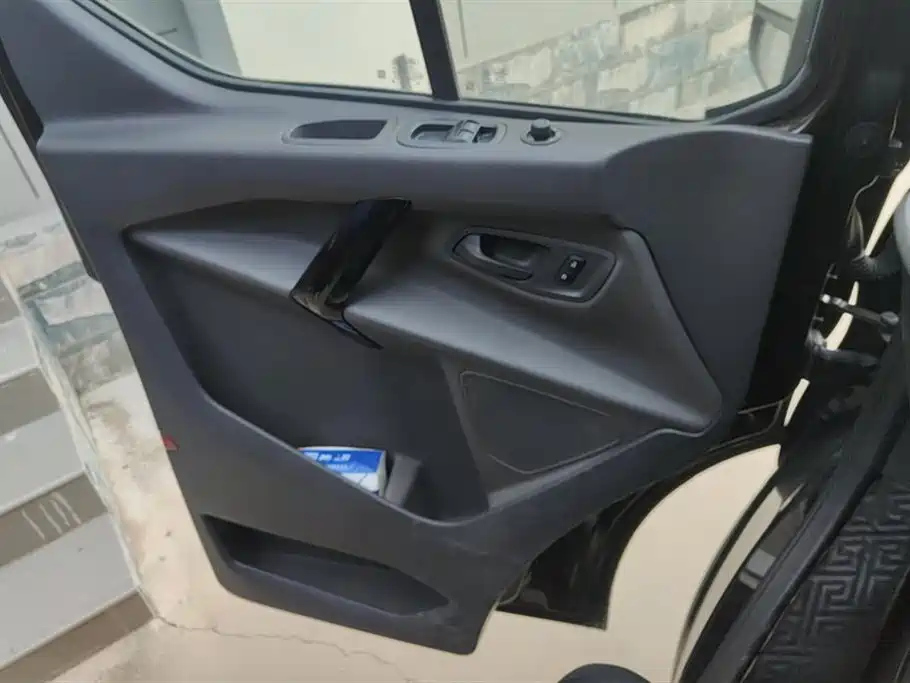 FORD TOUREO 2020
