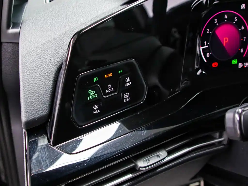 VOLKSWAGEN GOLF 2022